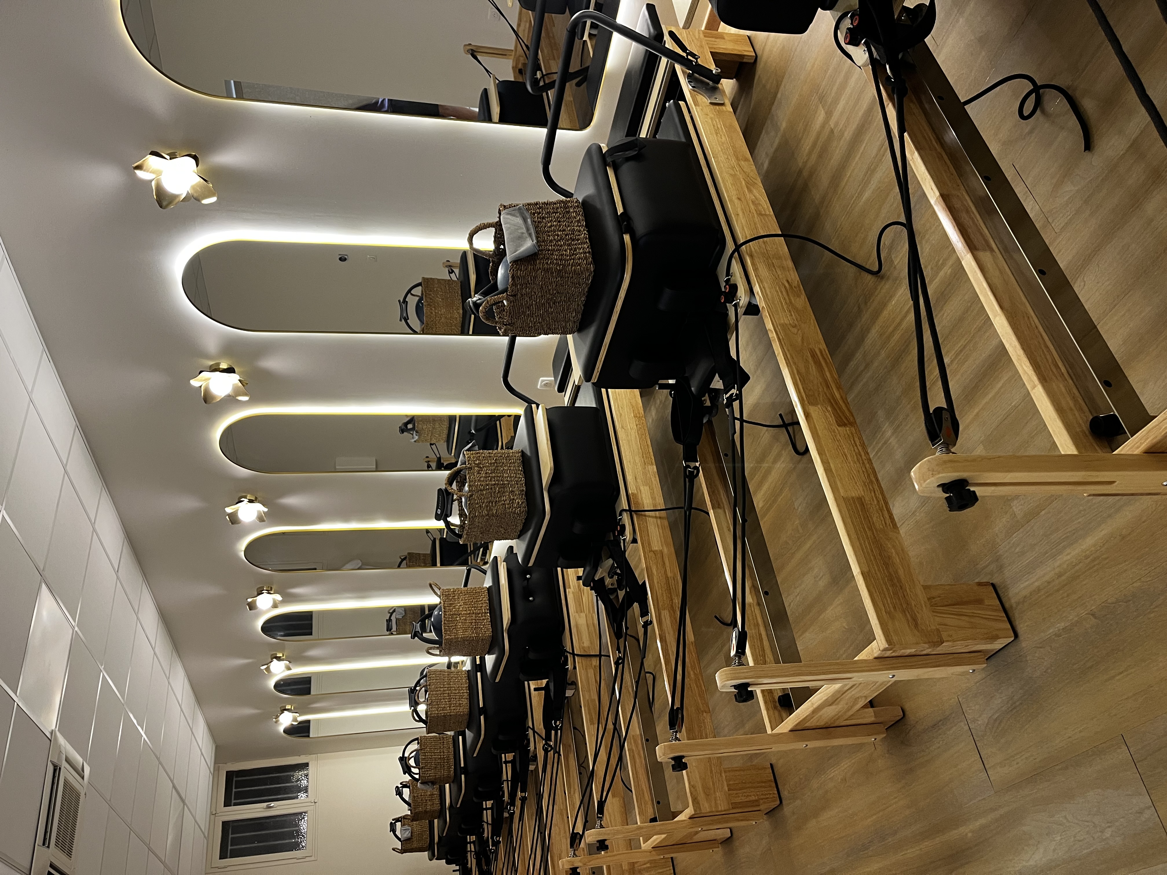 Détail d'un Reformer en bois au studio de Pilates Carry-le-Rouet Côte Bleue